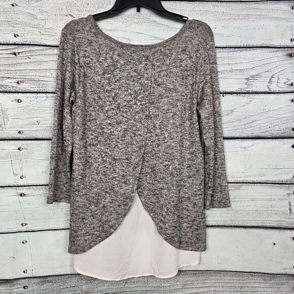 Francesca’s Charlie M Gray Knit Chiffon Hem Top - Picture 3 of 7